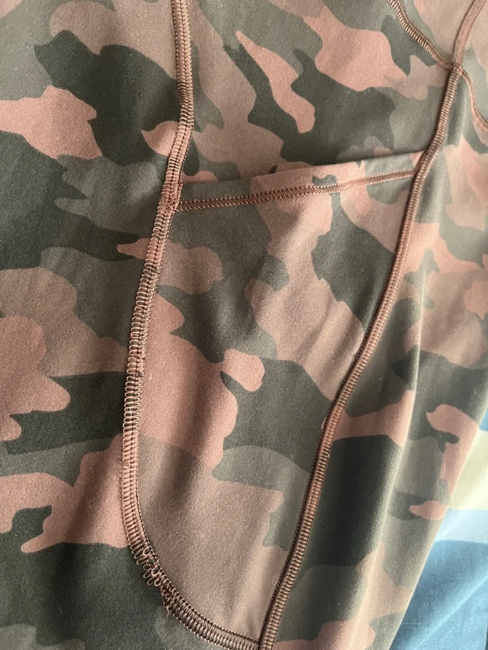 🍋 LIKE NEW Lululemon Invigorate HR Crop 23" - Camo Brown Earth Multi - Sz 8 - Picture 11 of 16